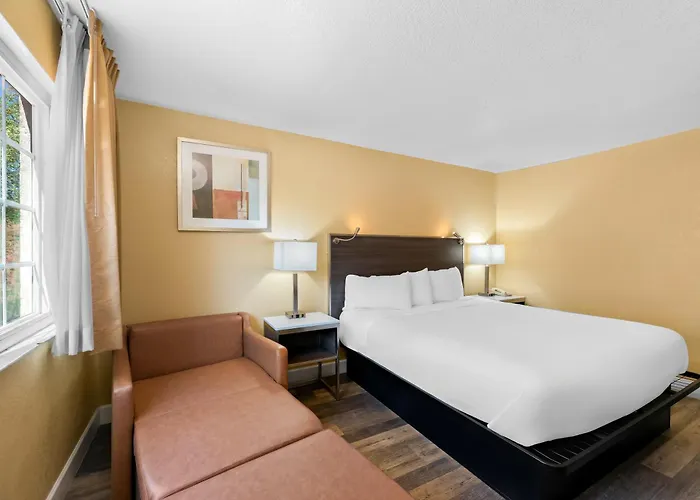 Motel Americas Value And 2*